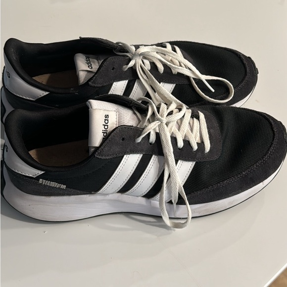 Adidas shoes women’s 10.5 - Picture 1 of 2